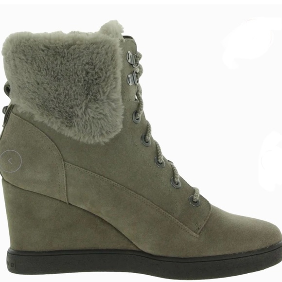 Evolve by Easy Spirit boots - Picture 1 of 4